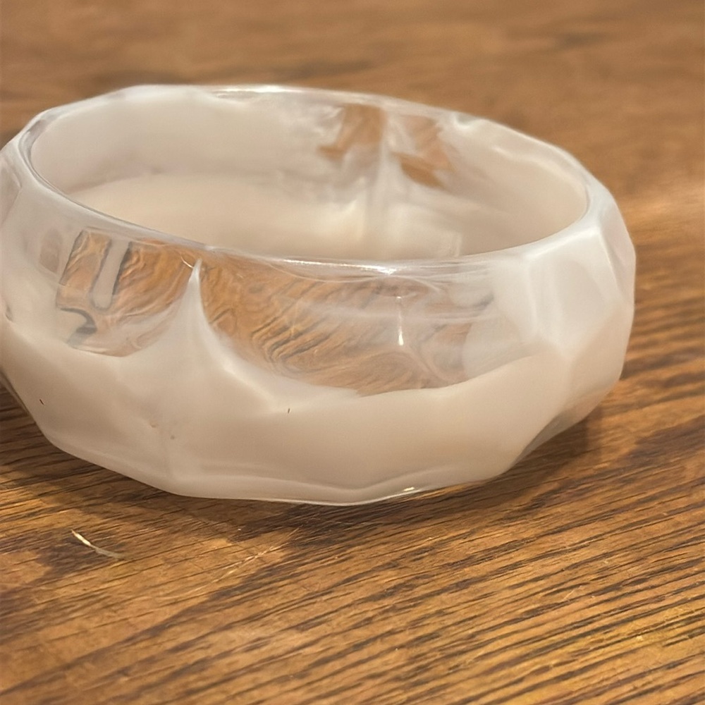 Julieta Frosty White Bangle